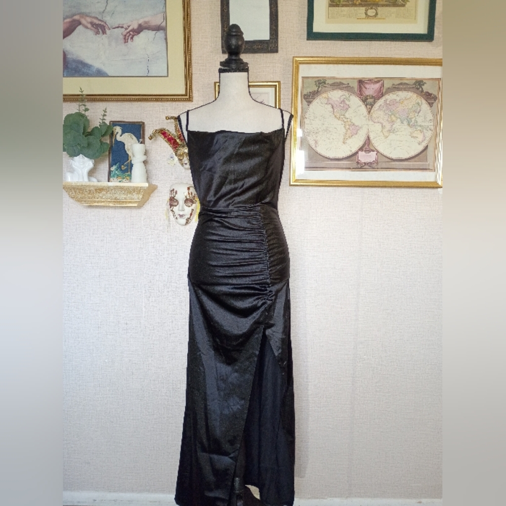 Chic Strapless Black Gown
